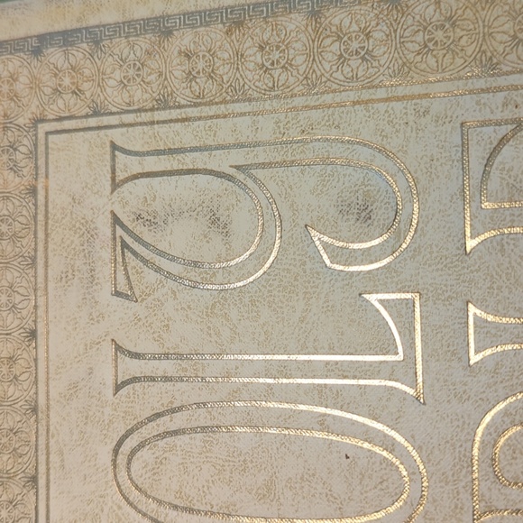 Large Vintage Holy Bible - Picture 13 of 16